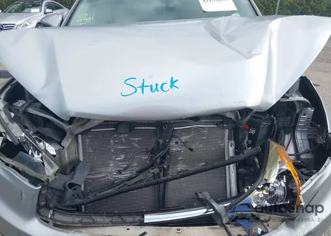 2014 Toyota Highlander Xle V6 z USA, uszkodzony, nr VIN 5TDKKRFH8ES023910